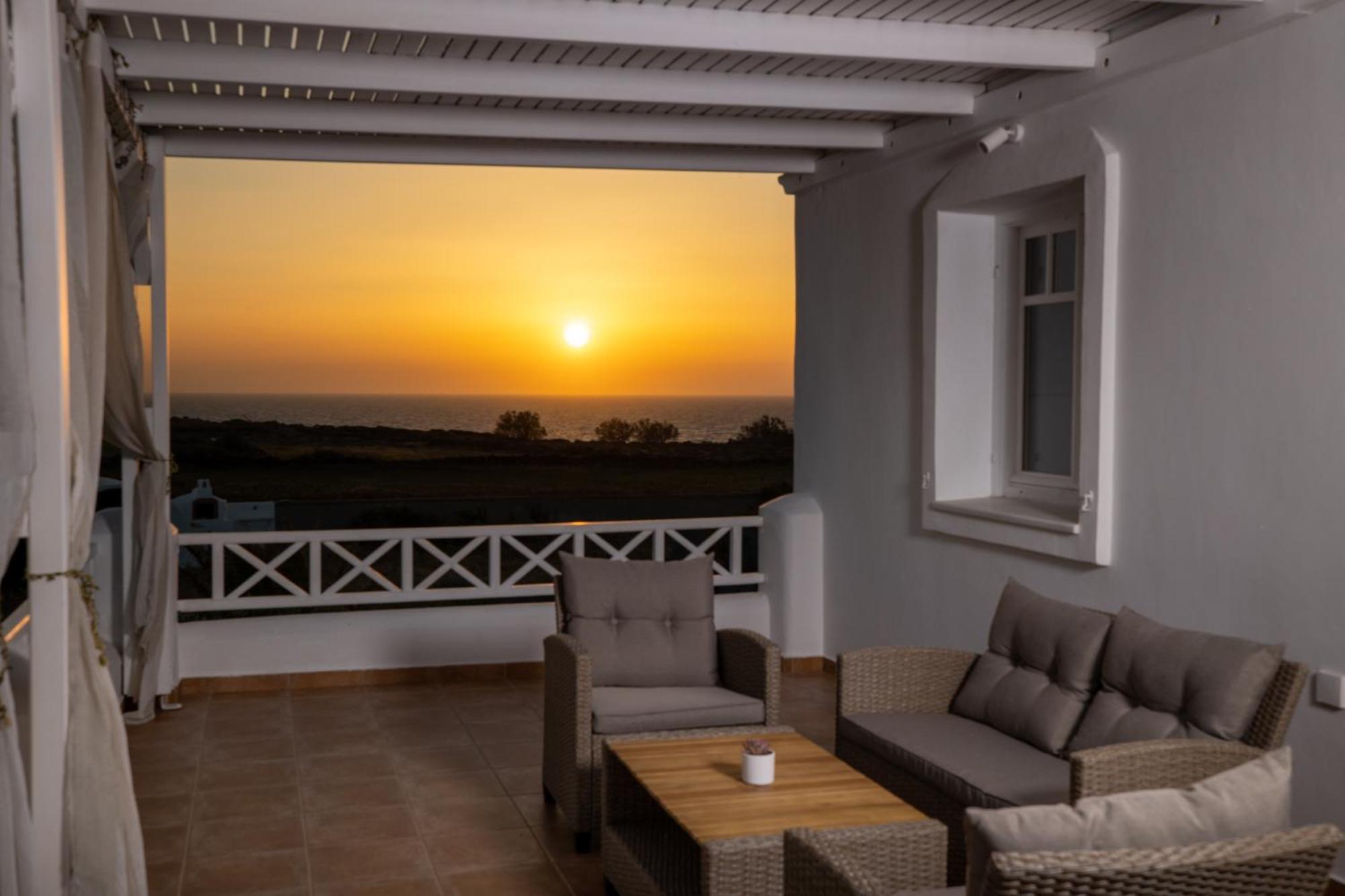 Oia Sunset Luxury Villa Exterior photo