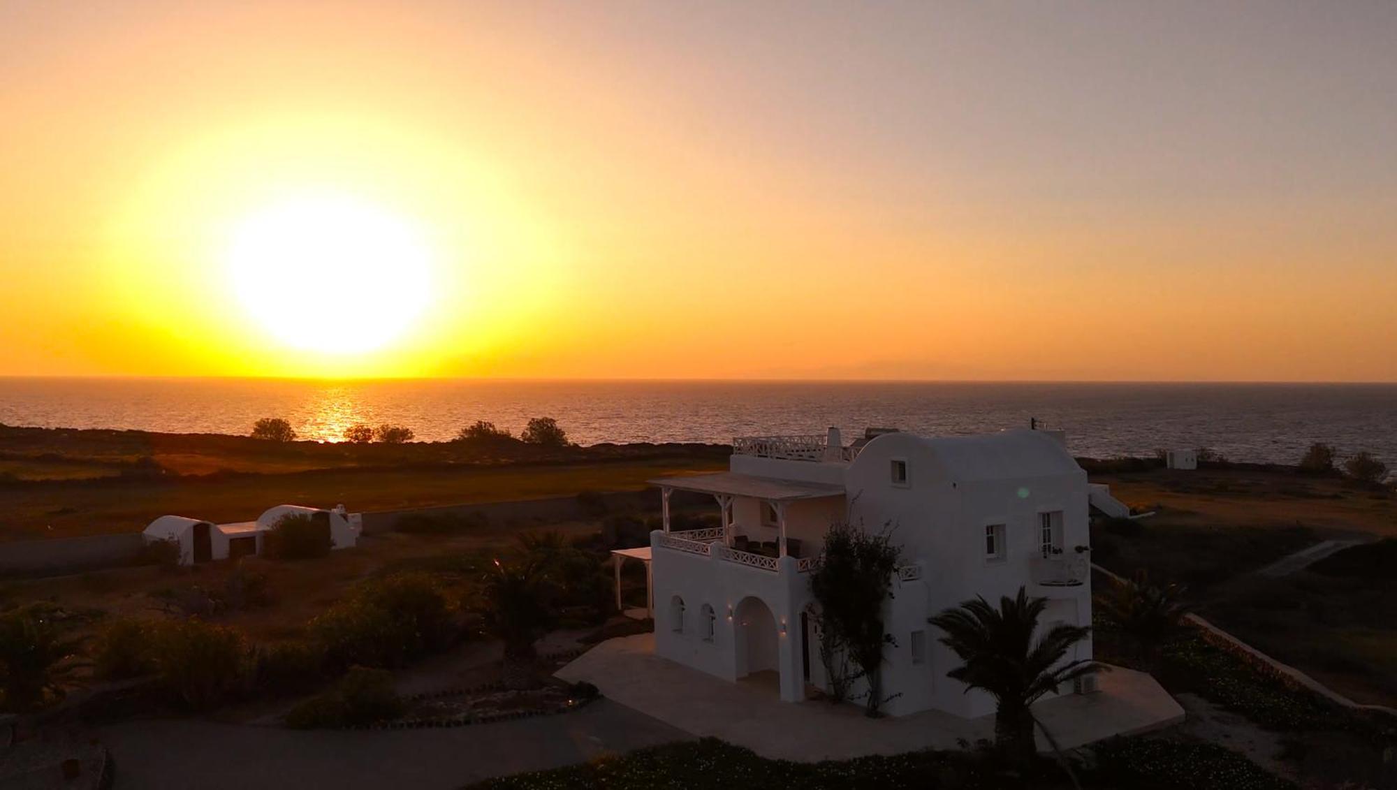 Oia Sunset Luxury Villa Exterior photo