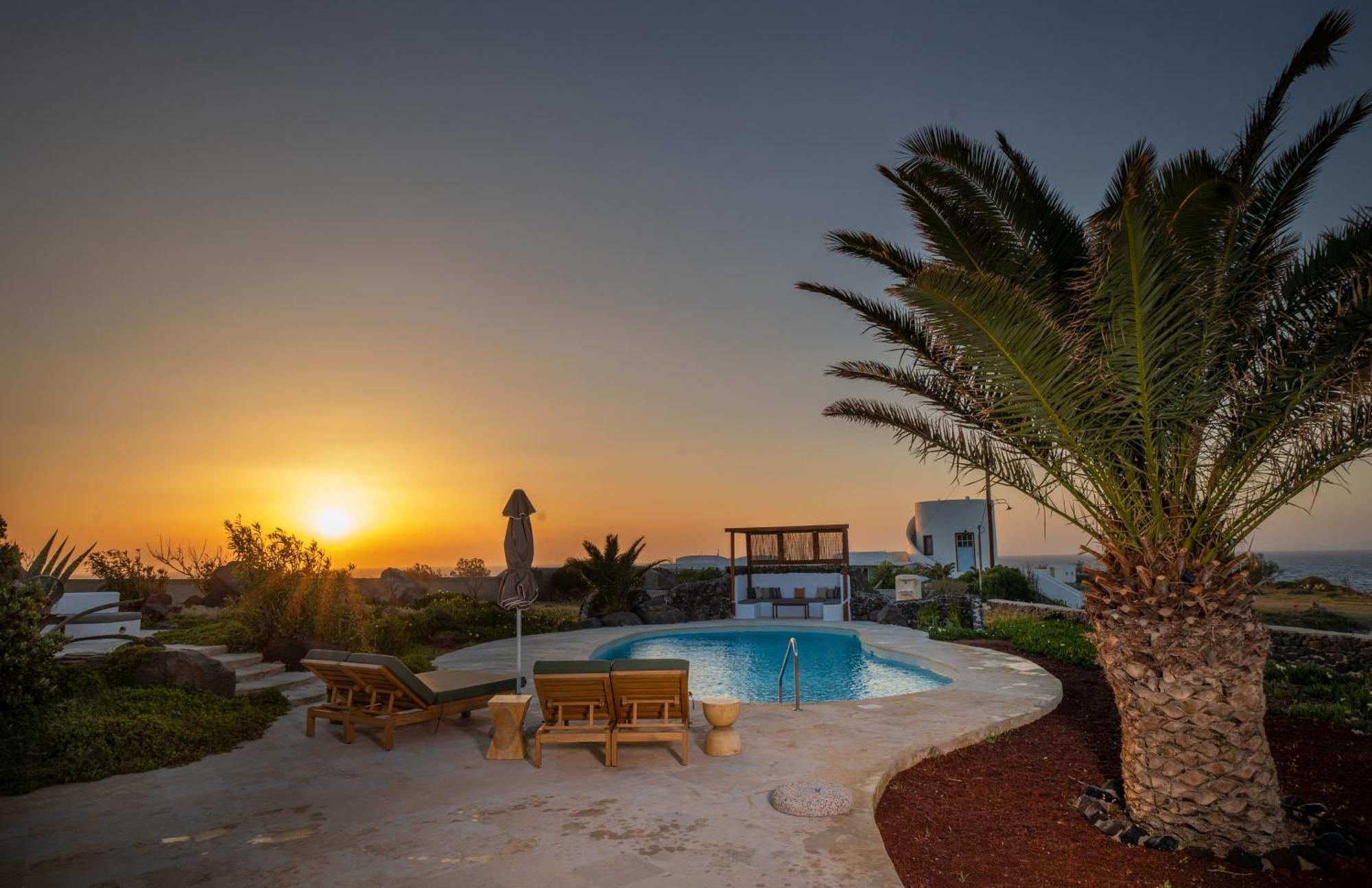 Oia Sunset Luxury Villa Exterior photo