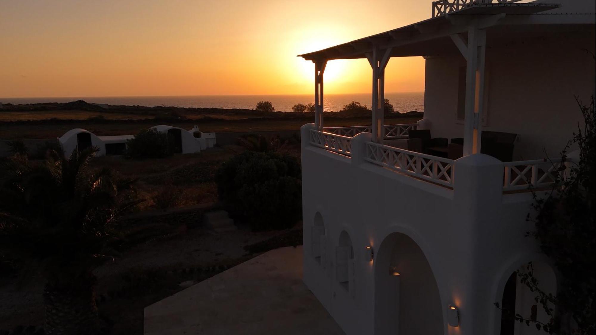 Oia Sunset Luxury Villa Exterior photo