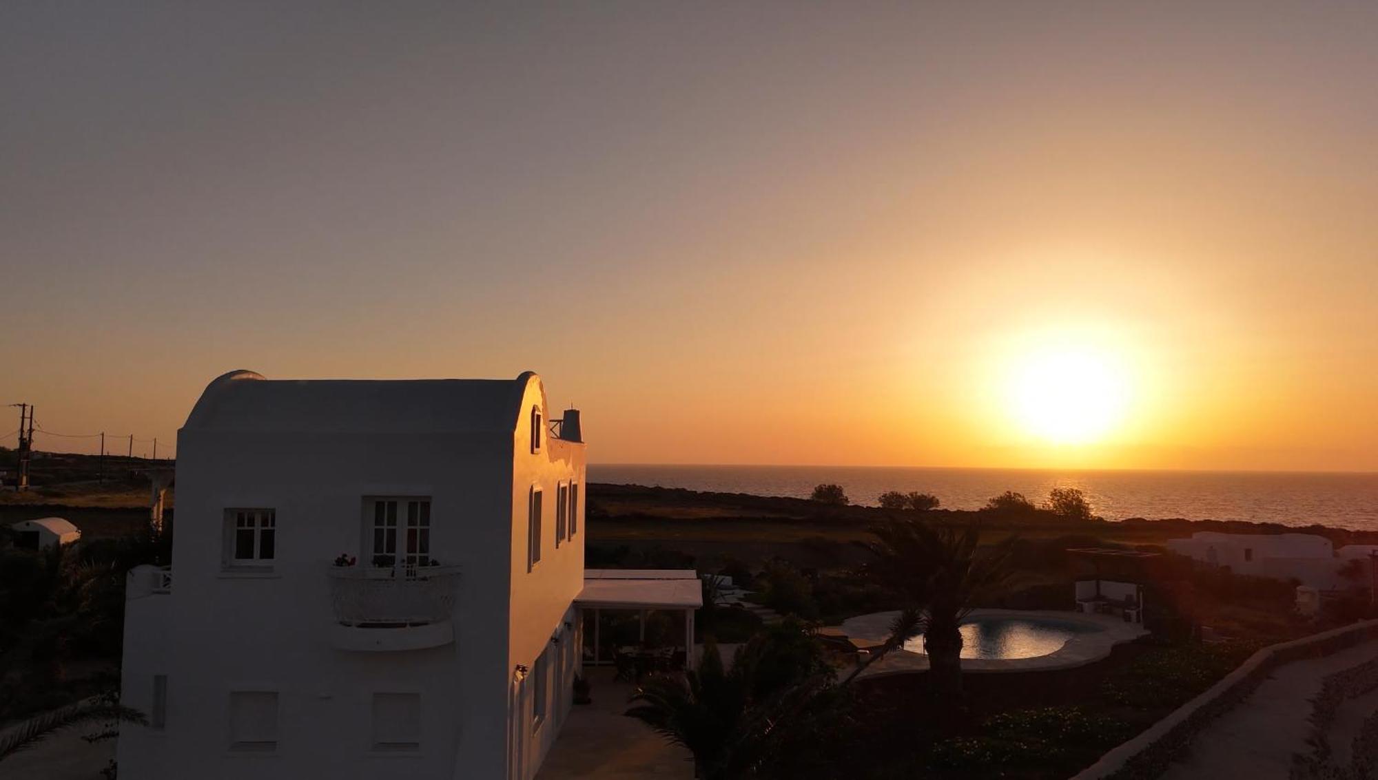 Oia Sunset Luxury Villa Exterior photo